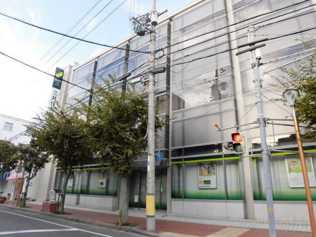 近くの銀行まで210m（徒歩3分）