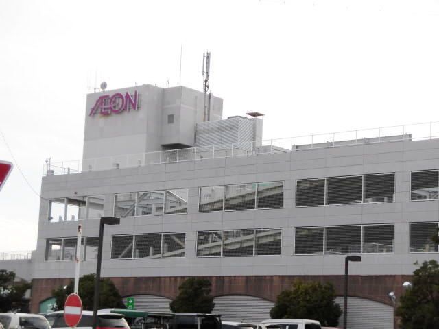 近くのスーパーまで300m（徒歩4分）