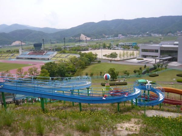 近くの敦賀総合運動公園まで500m（徒歩7分）