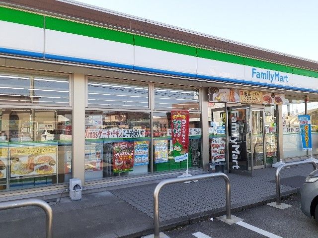 近くのファミリーマート富山本郷店まで800m(徒歩10分)