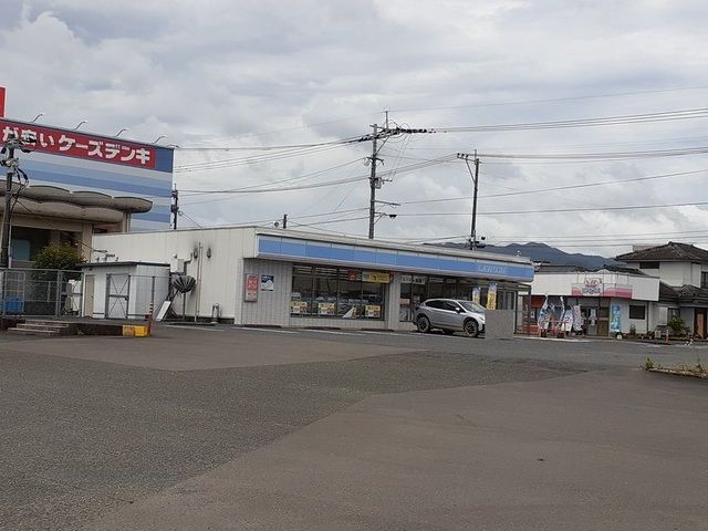 近くのローソン大口里店まで450m（徒歩6分）