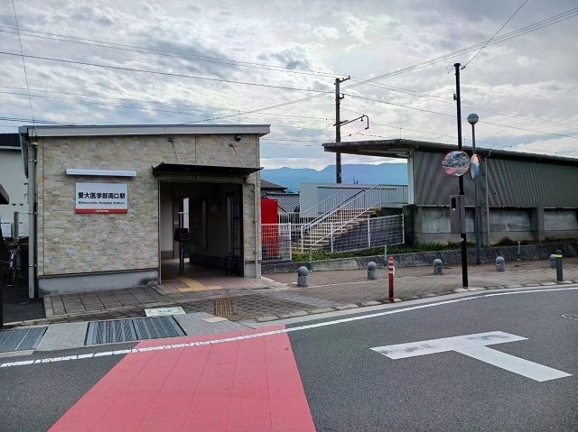 近くの駅まで350m（徒歩5分）