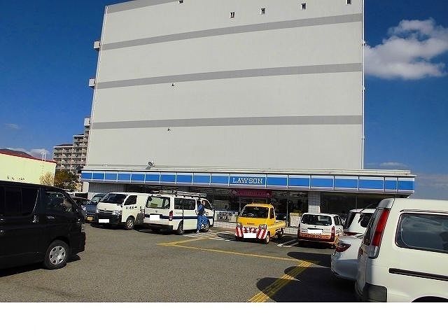 近くのコンビニまで400m（徒歩5分）