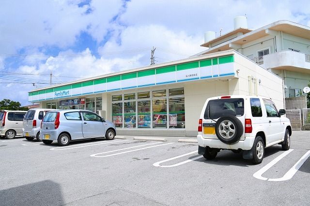 近くのファミリーマート石川高校前店まで350m(徒歩5分)