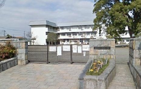 近くの小学校まで1,500m（徒歩19分）