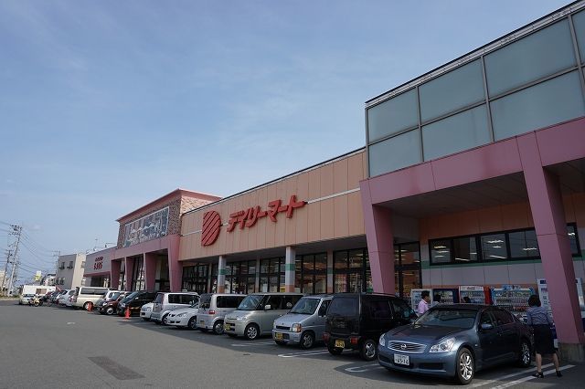 近くのスーパーまで460m（徒歩6分）