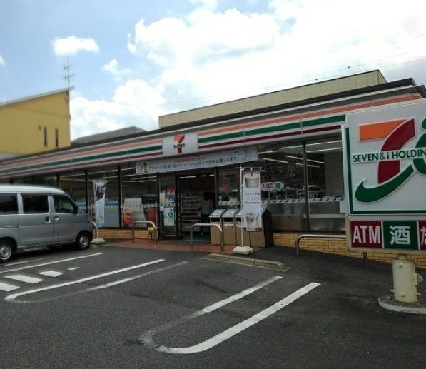 近くのセブンイレブンまで180m（徒歩3分）