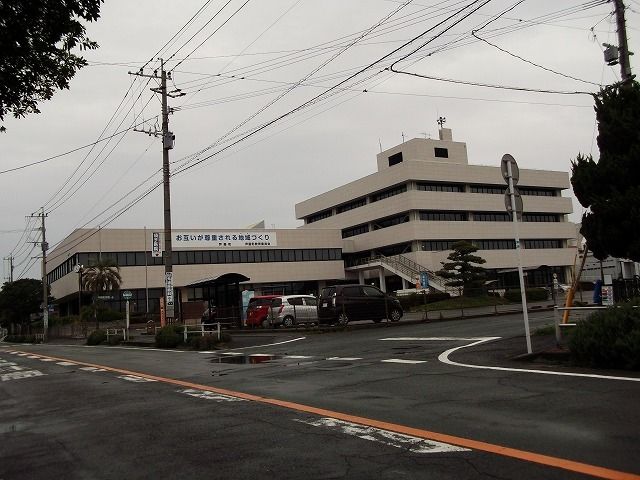 近くの芦屋町役場まで550m（徒歩7分）