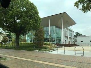 近くの小倉南図書館まで750m（徒歩10分）