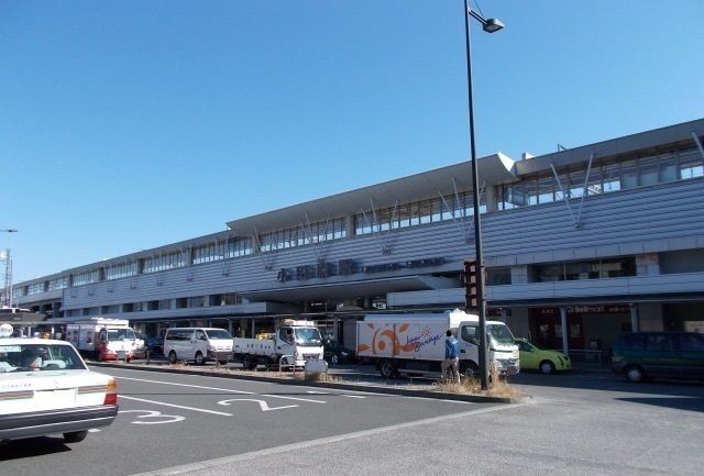 近くの複数路線・小田原駅まで1,370m(徒歩18分)