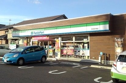 近くのファミリーマートまで150m（徒歩2分）