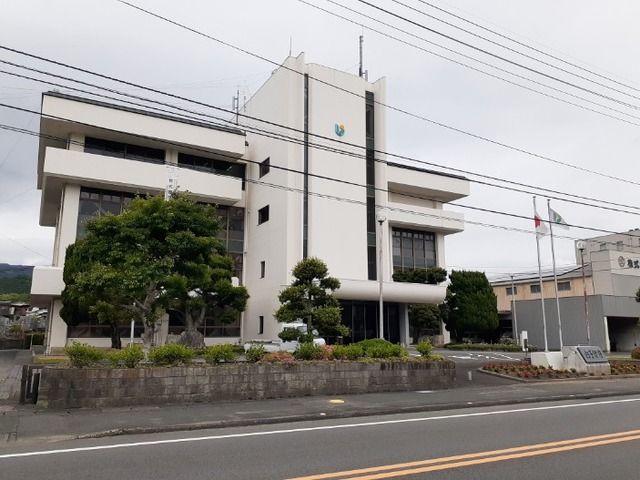 近くの内子町役場様まで800m（徒歩10分）
