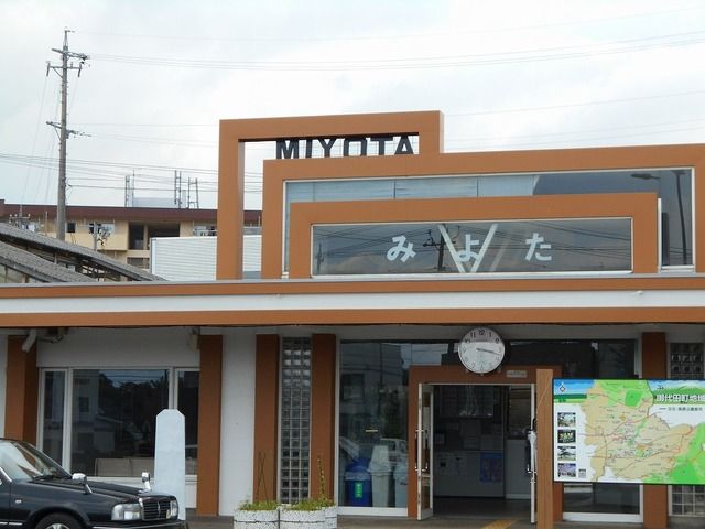 近くの御代田駅まで1,200m(徒歩15分)