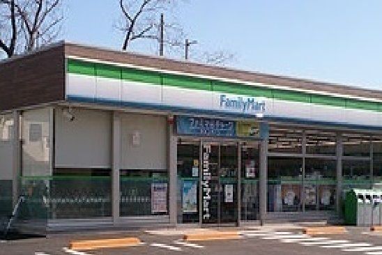 近くのファミリーマートまで300m(徒歩4分)