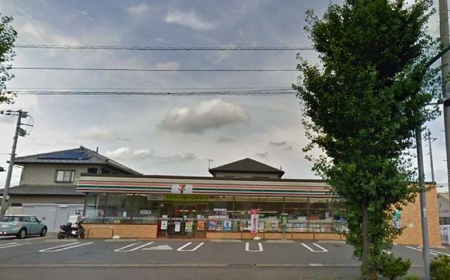 近くのセブンイレブン伊勢崎宮子西店まで750m（徒歩10分）