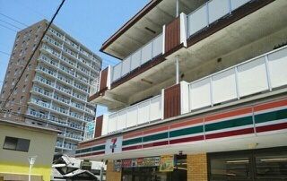 近くのコンビニまで900m（徒歩12分）
