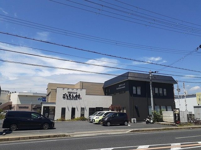 近くのごちそう村西明石店まで300m(徒歩4分)