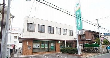 近くの埼玉りそな銀行まで550m(徒歩7分)