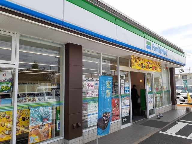 近くのファミリーマートまで1,100m(徒歩14分)