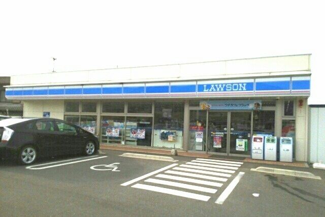 近くのコンビニまで600m（徒歩8分）