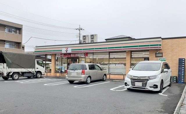 近くのコンビニまで1,000m（徒歩13分）