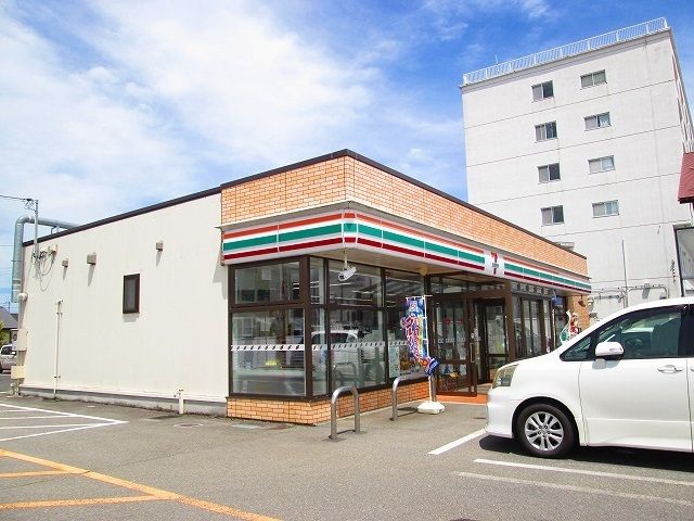 近くのセブンイレブン米沢駅前3丁目店まで850m(徒歩11分)