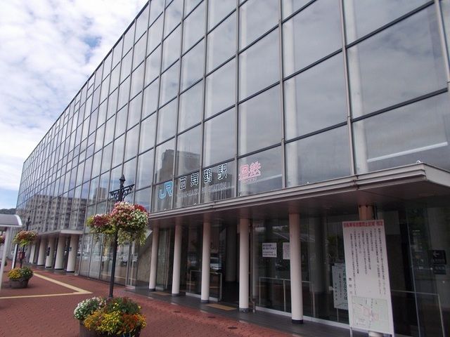 近くの西舞鶴駅まで1,900m（徒歩24分）