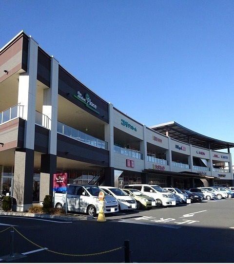 近くのマーケットプレイスまで300m（徒歩4分）