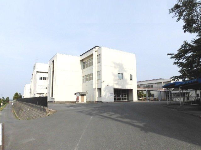 近くの栗原市立築館小学校まで1,500m（徒歩19分）