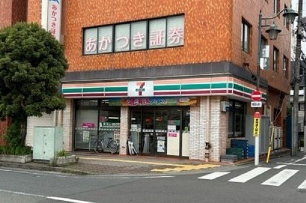 近くのセブンイレブンまで210m（徒歩3分）