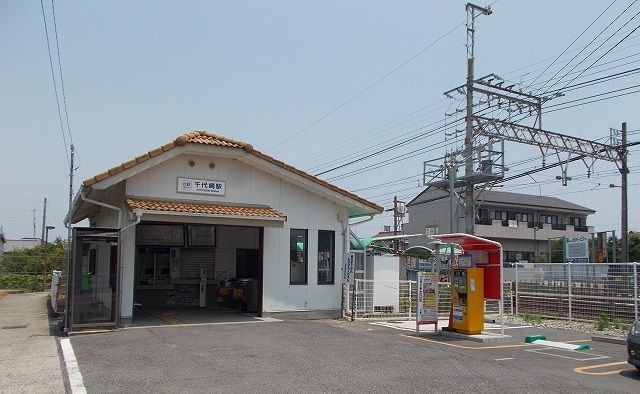 近くの近鉄名古屋線千代崎駅まで1,353m(徒歩17分)
