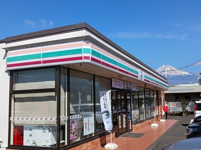 近くのセブンイレブン　富士市津田町店まで110m（徒歩2分）