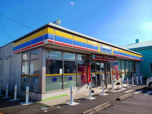 近くのミニストップ　富士津田町店まで200m（徒歩3分）