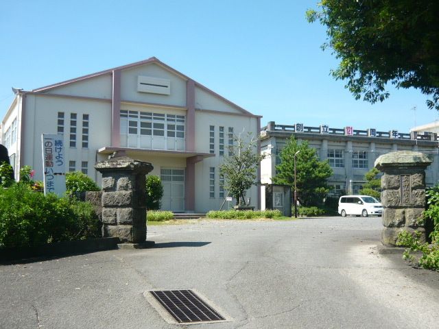 近くの立神小学校まで350m(徒歩5分)