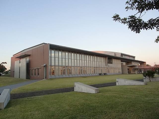 近くの新潟市立白根図書館まで1,200m（徒歩15分）
