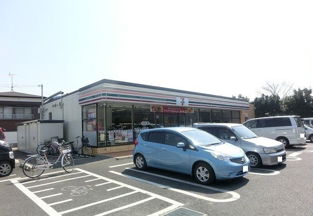 近くのセブンイレブンまで240m（徒歩3分）