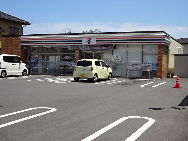 近くのセブンイレブン三ヶ名店まで600m(徒歩8分)