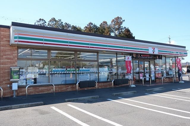 近くのセブンイレブンまで200m（徒歩3分）
