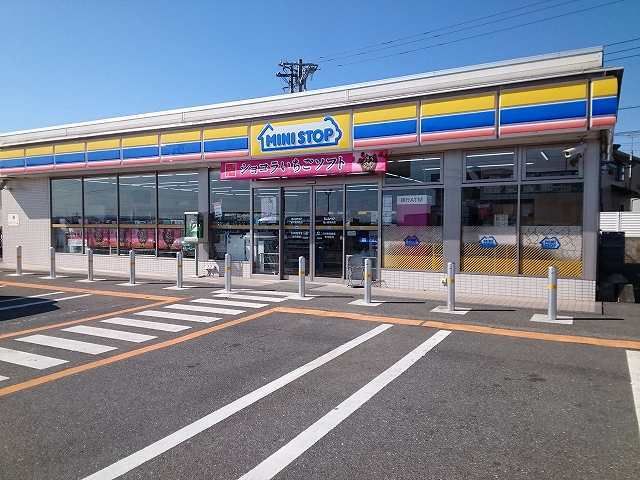 近くのミニストップ袖ヶ浦神納店まで1,200m（徒歩15分）