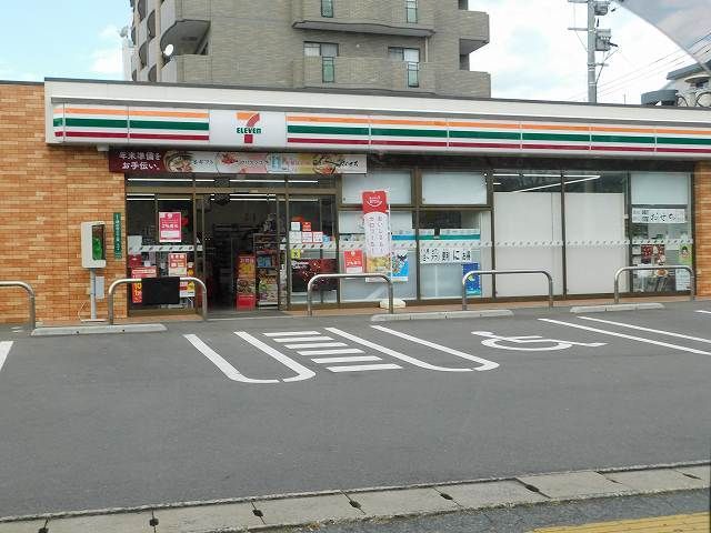 近くのセブンイレブンまで450m(徒歩6分)