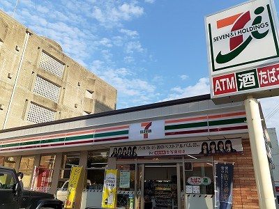 近くのセブンイレブン那覇泊２丁目店まで180m（徒歩3分）