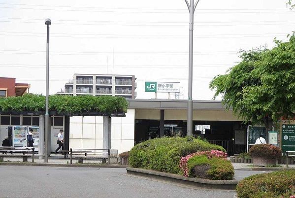近くの新小平駅まで850m（徒歩11分）