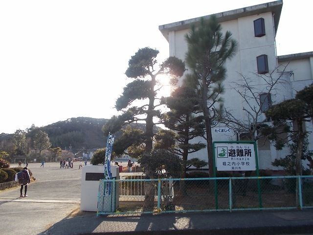 近くの菊川市立堀之内小学校まで1,200m(徒歩15分)