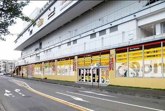 近くのドンキホーテまで700m（徒歩9分）