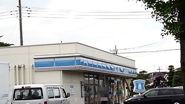 近くのローソン久喜葛梅2丁目店まで750m（徒歩10分）
