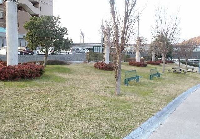 近くの公園まで1,100m（徒歩14分）