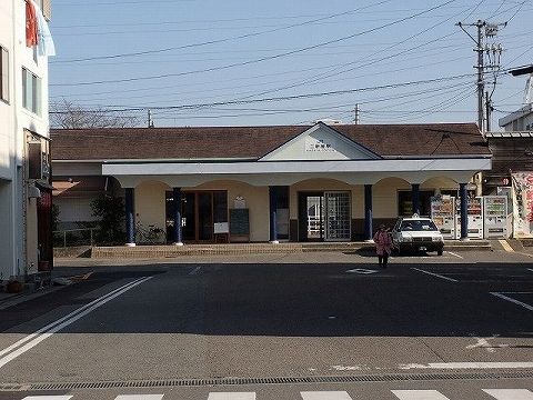 近くのJR二軒屋駅まで600m(徒歩8分)