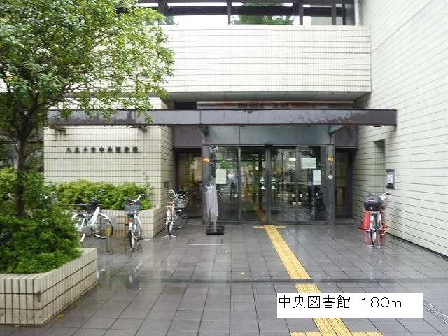 近くの図書館まで180m（徒歩3分）