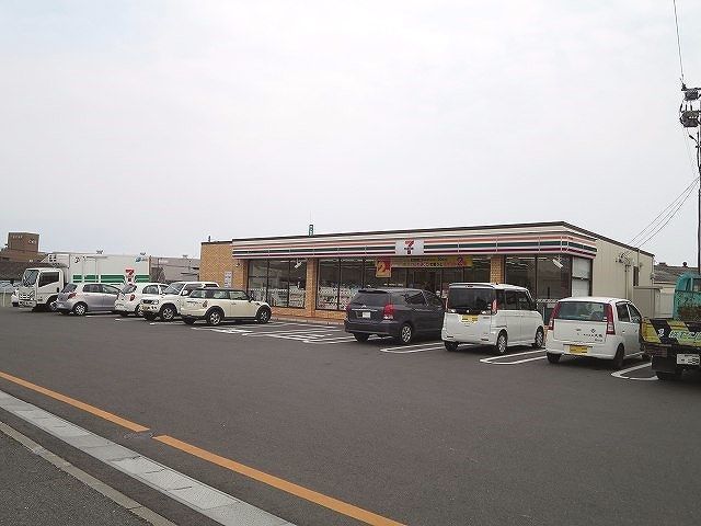 近くのセブンイレブンまで700m(徒歩9分)