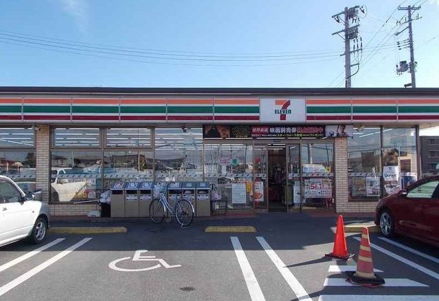 近くのセブンイレブン門脇二番谷地店まで500m（徒歩7分）